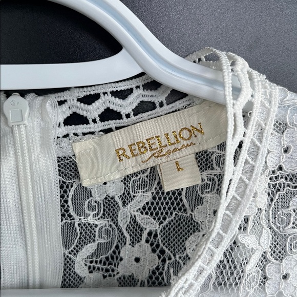 Rebellion White Lace Top - Picture 3 of 5
